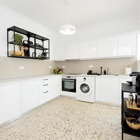 Naya Rhodes Ixia (Rhodes)